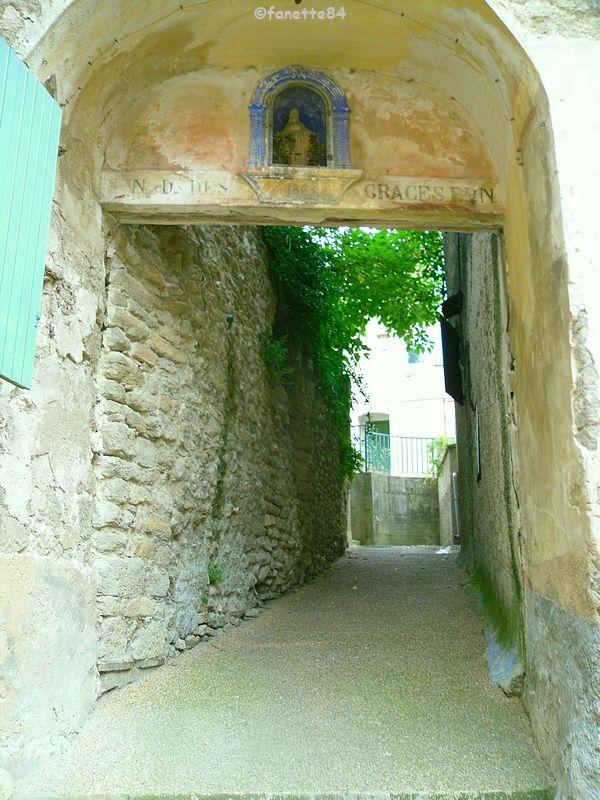 Porte Saint-Félix à Malemort du Comtat