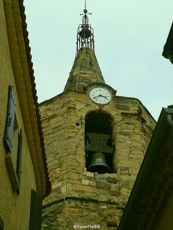 Clocher de Notre Dame de Calvias à Malemort Du Comtat