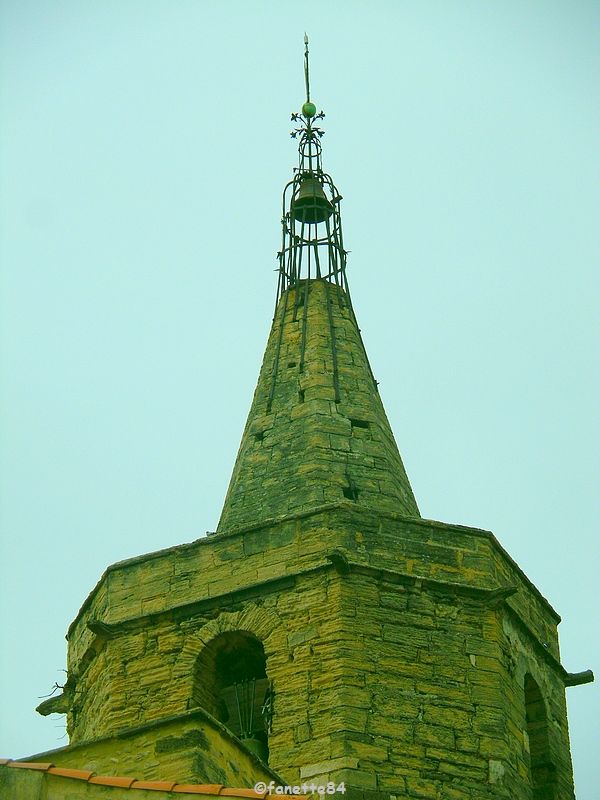 Clocher de Notre Dame de Calvias à Malemort Du Comtat