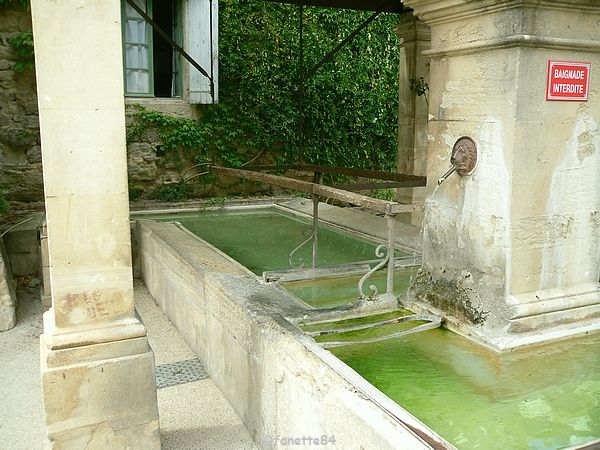 Lavoir et fontaine de Malemort Du Comtat