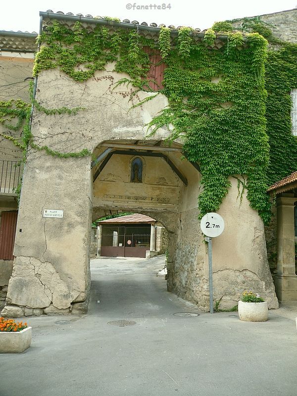 Porte Saint Félix à Malemort Du Comtat
