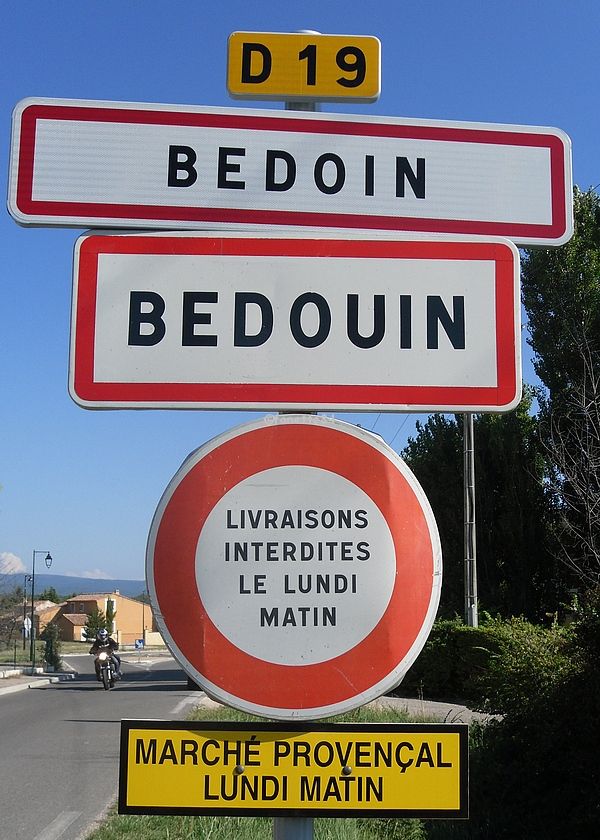 Panneau de ville en provençal de Bédoin