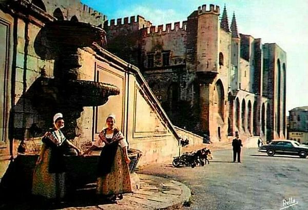 Palais des Papes et Comtadines