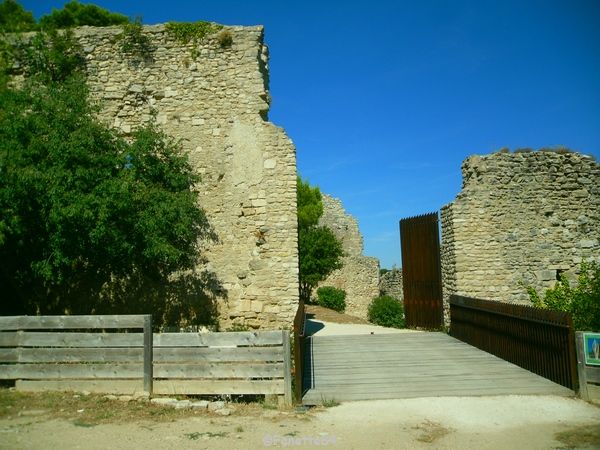 Le Beaucet, l'entrée du château