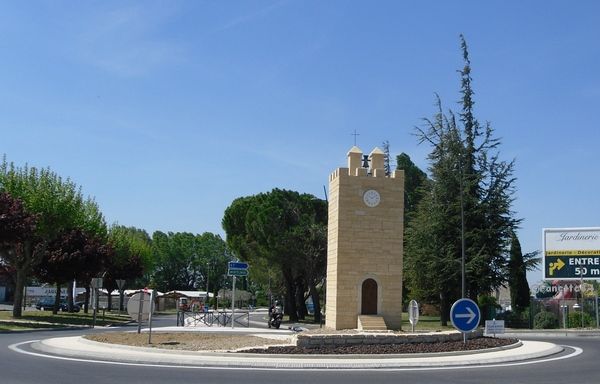 Rond point de la Tour Ripert à Valréas