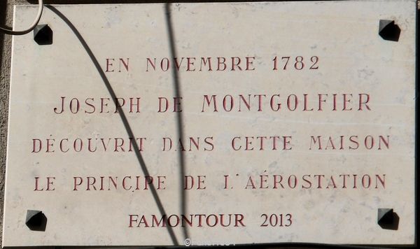 Plaque sur la maison de Joseph De Montgolfier.