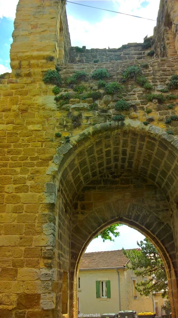 Porte d'Aubignan