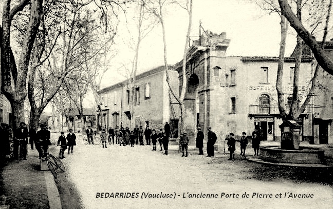 Ancienne porte à Bédarrides