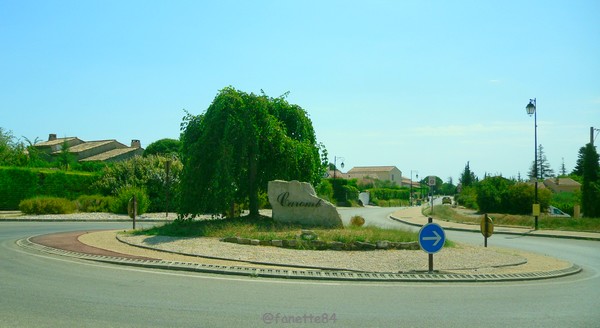 Rond point à Caromb