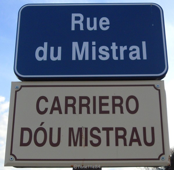 Plaque de rue en provençal à Bédarrides