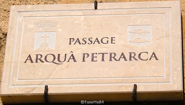 Passage Pétraque à Fontaine de Vaucluse