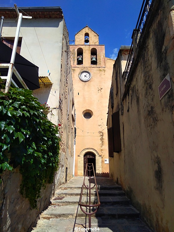 Eglise paroissiale à Flassan