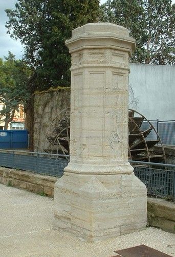 Fontaine du Portail à Sorgues.