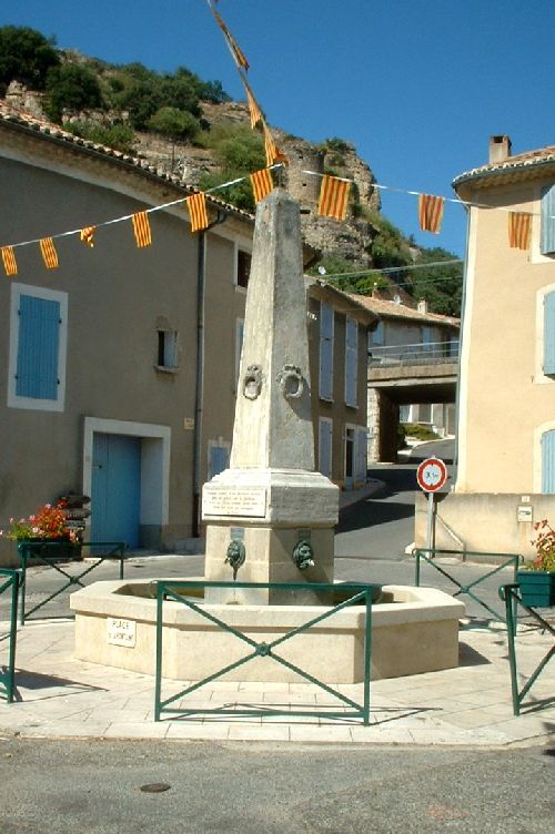 Fontaine à Mornas