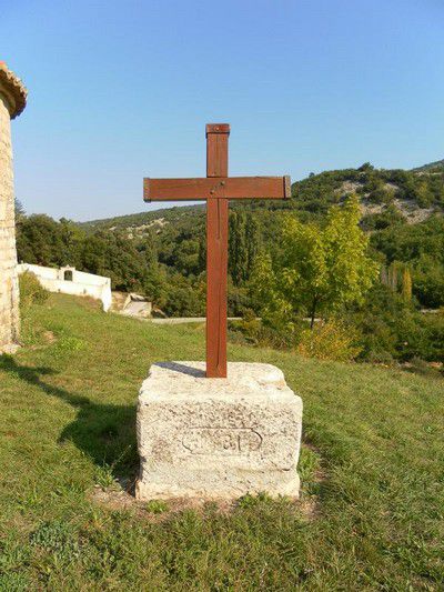 Croix à côté de la chapelle