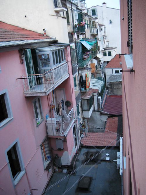La vue de ma chambre d'Hôtel de Genova…… pas top