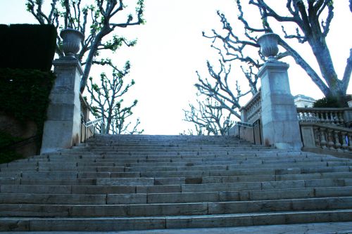 des escaliers à Grasse