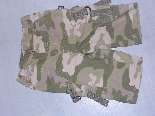 pantalon camouflage tape à l oeil - 5 euros