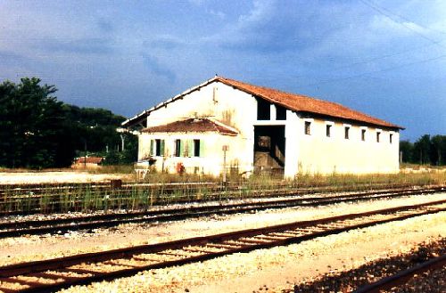 LA HALLE DE PERTUIS