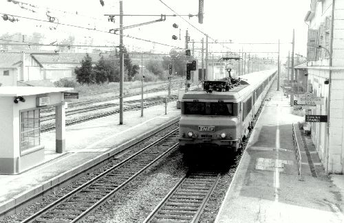 PASSAGE D'UN RAPIDE A SORGUES