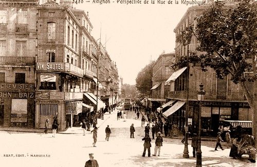 Tranway rue de la République à Avignon.