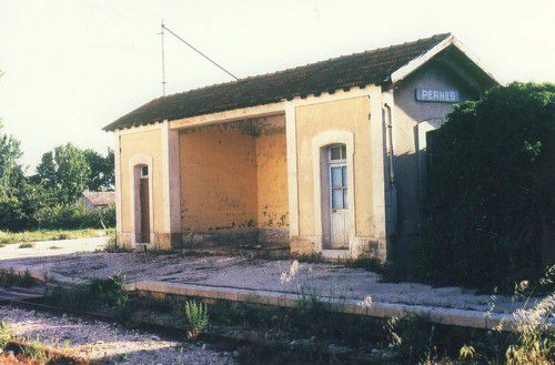 abri de quai gare de Pernes