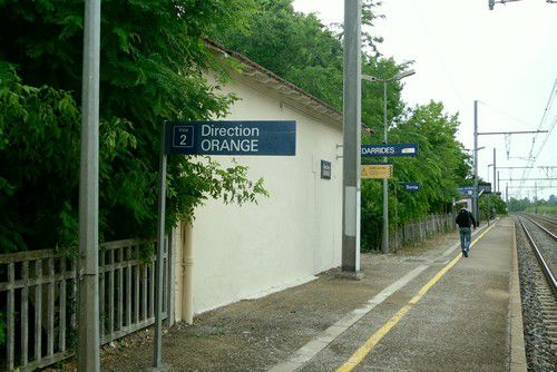 Abri des voyageurs en gare de Bédarrides