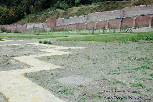 Le tracé de l'église abatiale du Rouge Cloître