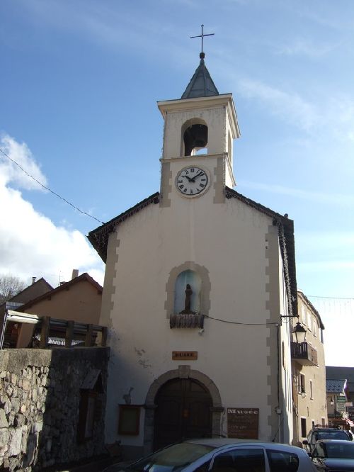 Eglise Ste Lucie à La Salle-les-Alpes : musée d'autrefois