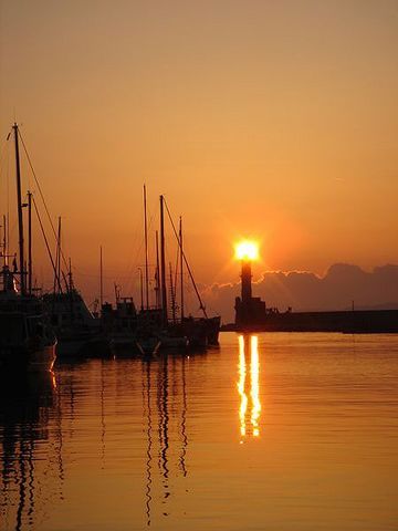 Le soleil se pose sur le phare