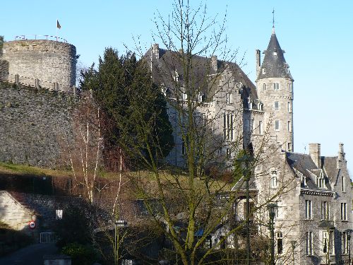 Le château comtal de Rochefort.
