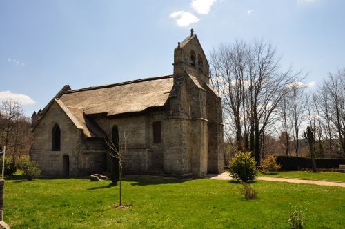 L'église de Lestards : la seule en France au toit de Chaume