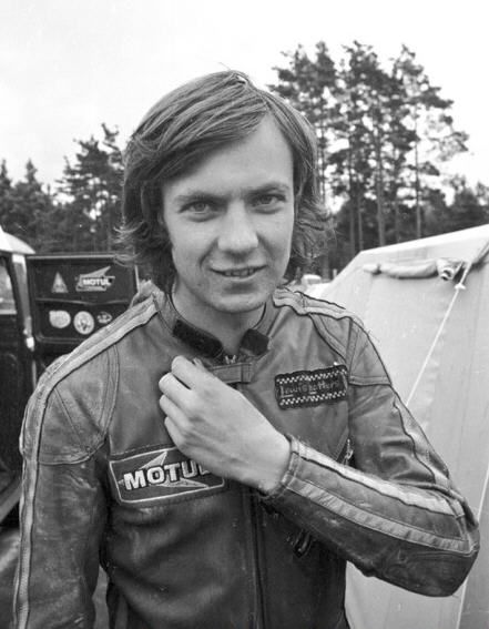 Patrick PONS: Né le 24 12 1952, décédé à l'hopital de Northampton le 12 08 1980, aprés son accident au grand prix du royaume uni. Champion du monde en 750cc: 1979