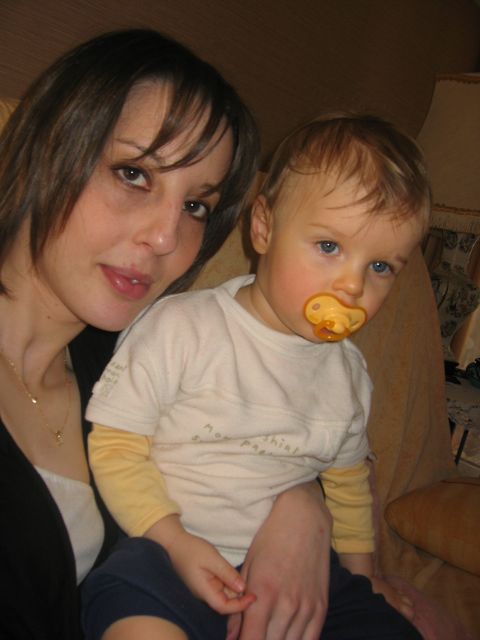 le 3 fevrier 2007(2)loulou avec maman.