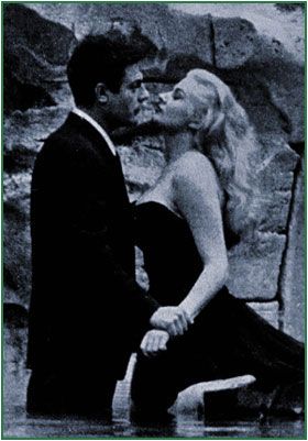 Marcello Mastroianni et Anita Ekberg dans La Dolce Vita (1960) de Federico Fellini