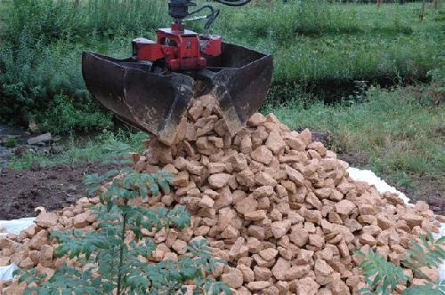 on décharge 13 tonnes de gabions sur \