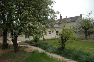 le gîte vu du fond du jardin