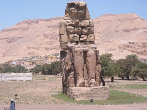 1 des 2 colosses de Memnon