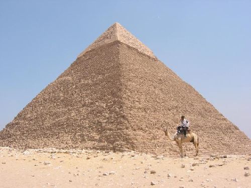 1 des 3 pyramides
