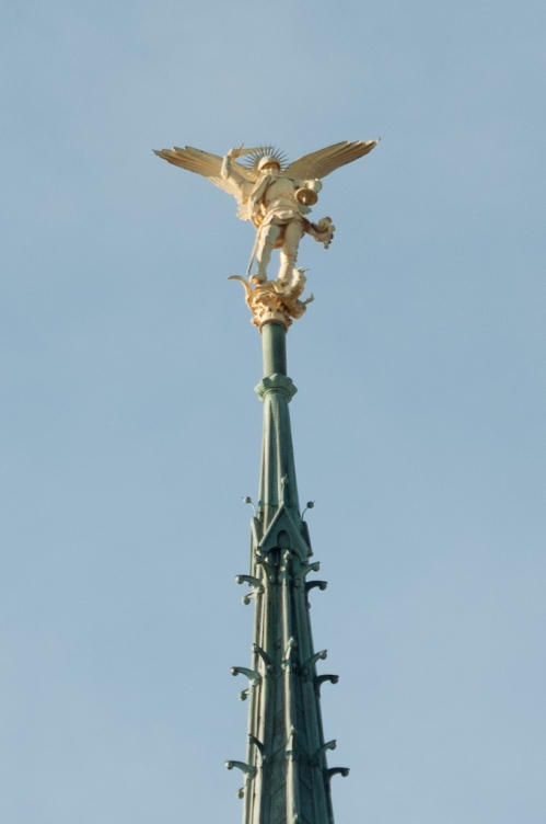 Statue_de_Saint-Michel_Mont-Saint-Michel.jpg