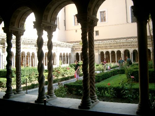 Le cloître de Saint Paul