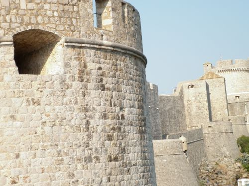 Les remparts dominés par la tour Mincéta