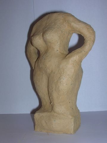 Femme, argile ocre jaune chamottée. 2005
