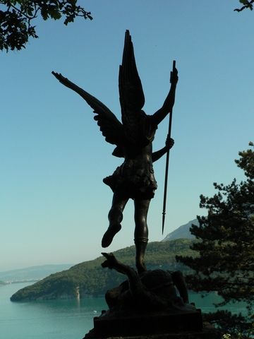 Archange Saint-michel, dominant le lac d\'Annecy