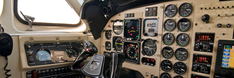 Vue Latérale Du Cockpit Dans Un Simulateur De Vol Fait Maison