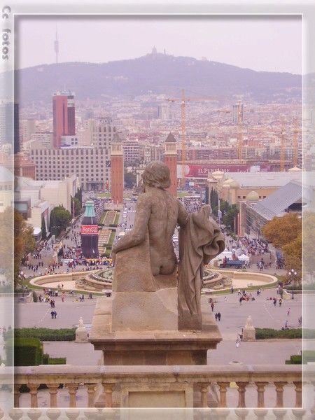 BARCELONNE : vue sur la Place d 'Espagne.