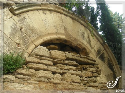 à GORDES.