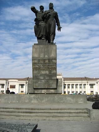 Monument aux tankistes de l\'Oural qui honore les jeunes combattants partis vers le front pendant la 2ème guerre mondiale
