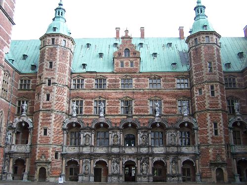 Frederiksborg vu de face