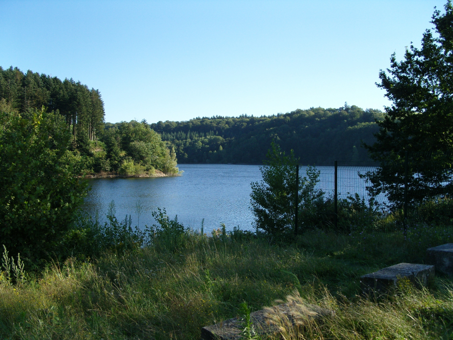 Lac_des_Cammazes-Tarn-France.jpg